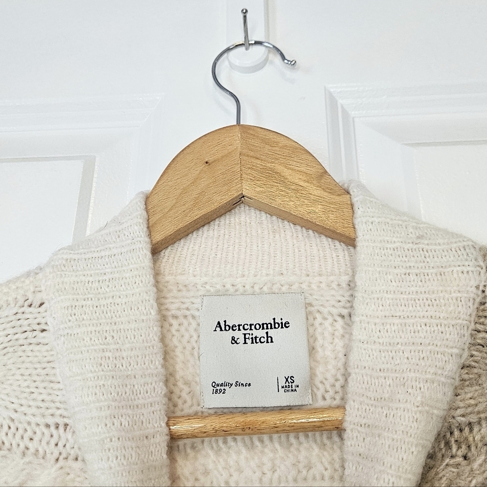Abercrombie & Fitch Tonal Patchwork Mixed Cable Knit Chunky Sweater Cream XS - Picture 4 of 8